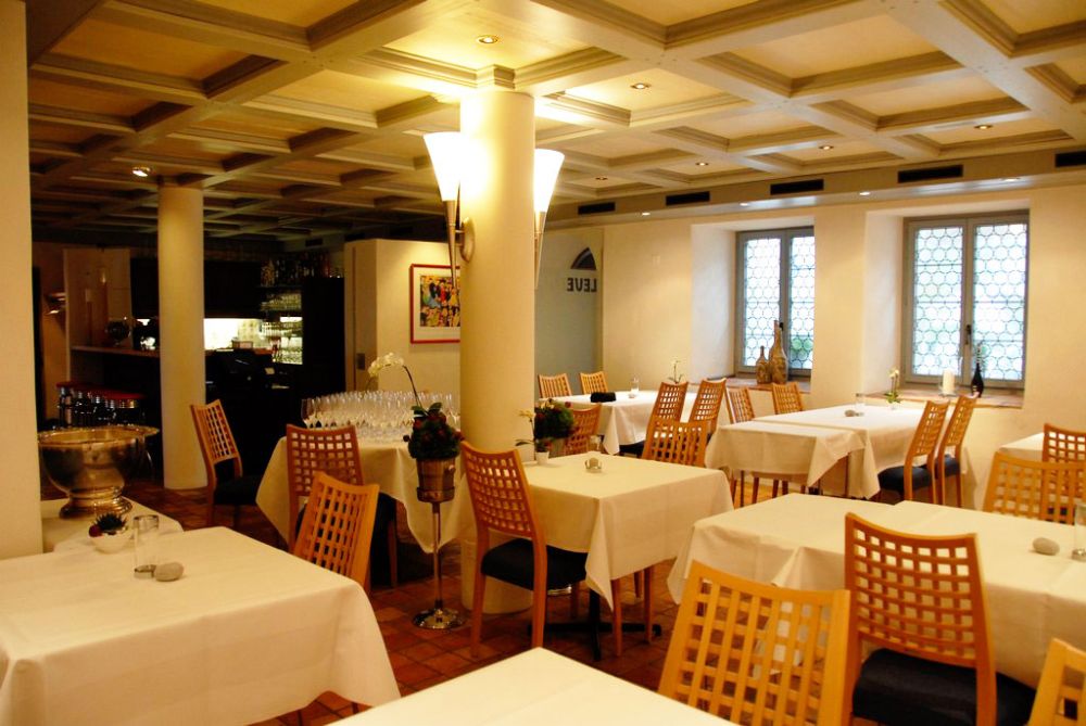 Leuenhof, Schneisingen